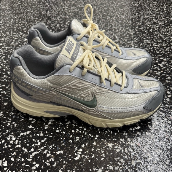 Nike Air Initiator Men’s Size 10 Running Shoes - Picture 1 of 9